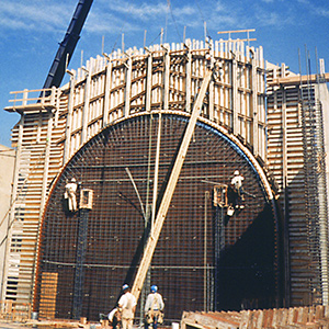 Construction of concrete arch with HDO plywood, Washington State History Museum